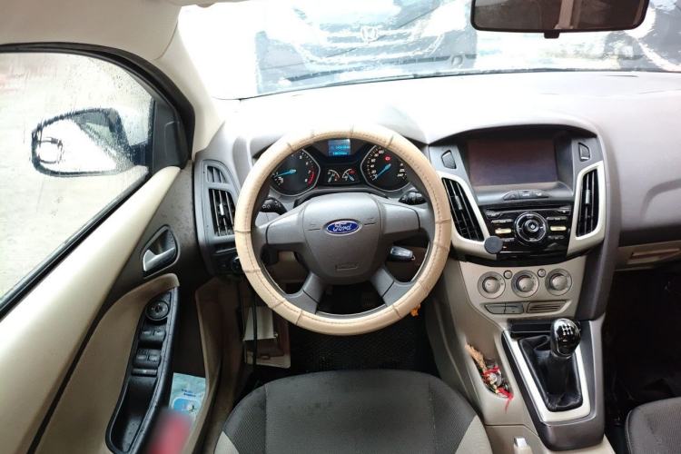 Used Ford Focus 2012 Sedan 1.6L Manual Comfort Model Steering Wheel