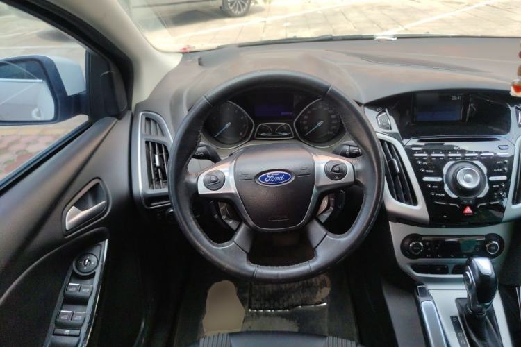 Used Ford Focus 2012 Hatchback 2.0L Automatic Luxury Sport Model Steering Wheel
