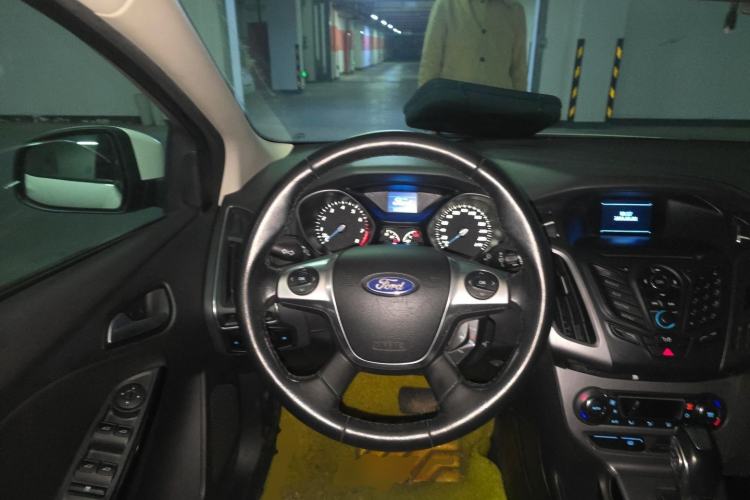 Used Ford Focus 2012 Sedan 1.6L Automatic Fashion Edition Steering Wheel