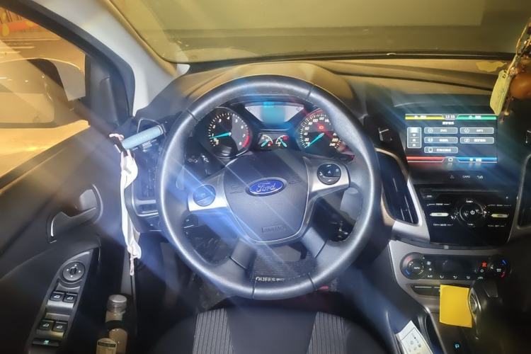 Used Ford Focus 2012 Sedan 1.6L Automatic Fashion Edition Steering Wheel