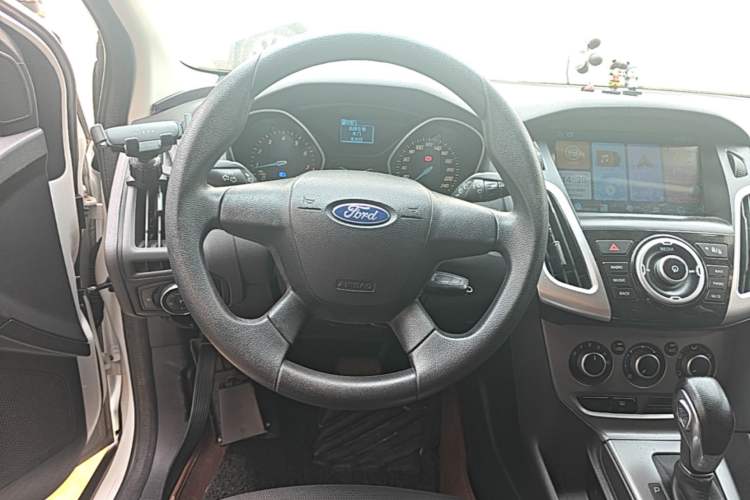Used Ford Focus 2012 Hatchback 1.6L Automatic Comfort Model Steering Wheel