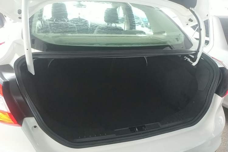 Used Ford Focus 2012 Sedan 1.6L Manual Comfort Model Trunk
