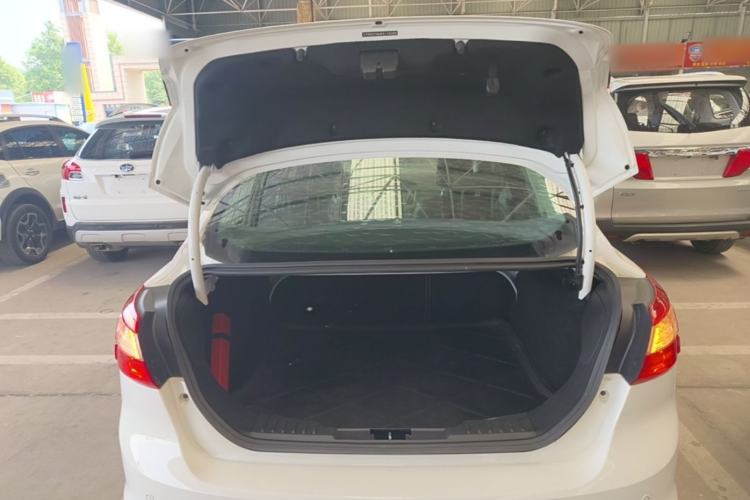 Used Ford Focus 2012 Sedan 1.6L Automatic Fashion Edition Trunk
