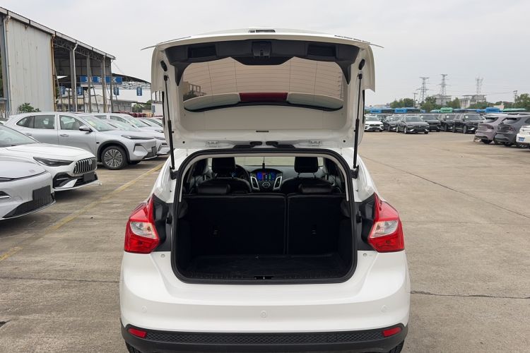 Used Ford Focus 2012 Hatchback 1.6L Automatic Fashion Edition Trunk