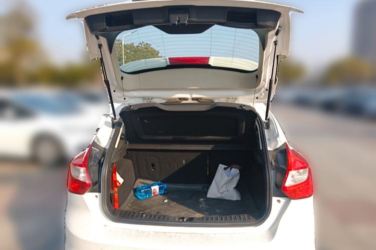 Used Ford Focus 2012 Hatchback 1.6L Manual Comfort Model Trunk