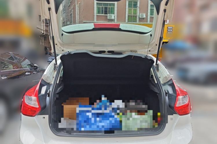 Used Ford Focus 2012 Hatchback 1.6L Automatic Fashion Edition Trunk