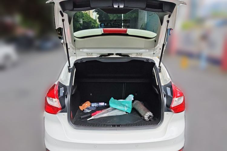 Used Ford Focus 2012 Hatchback 1.6L Manual Comfort Model Trunk