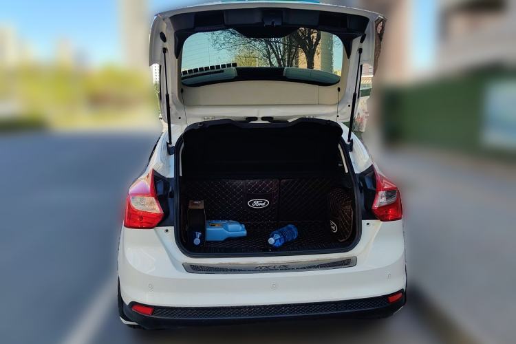 Used Ford Focus 2012 Hatchback 1.6L Automatic Fashion Edition Trunk