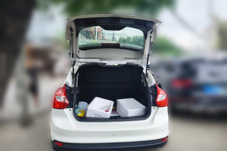 Used Ford Focus 2012 Hatchback 1.6L Automatic Fashion Edition Trunk