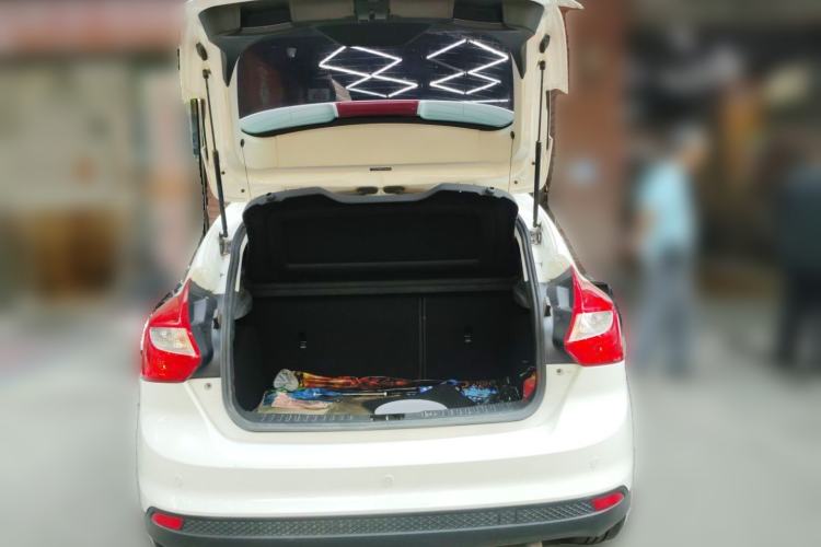 Used Ford Focus 2012 Hatchback 1.6L Automatic Fashion Edition Trunk