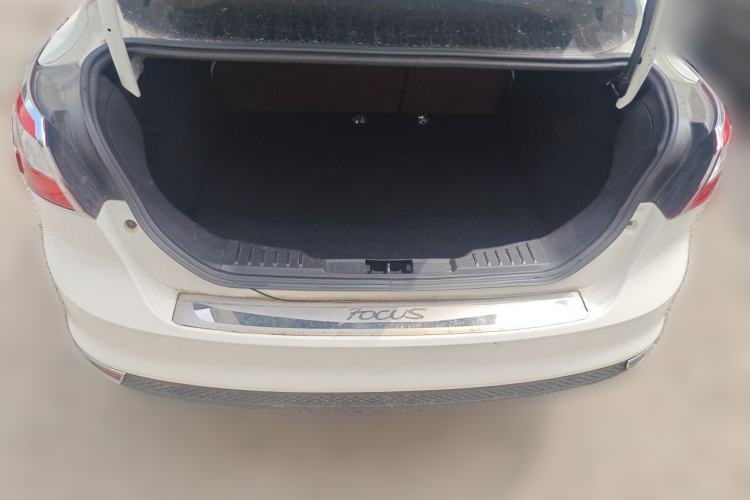 Used Ford Focus 2012 Sedan 1.6L Manual Comfort Model Trunk