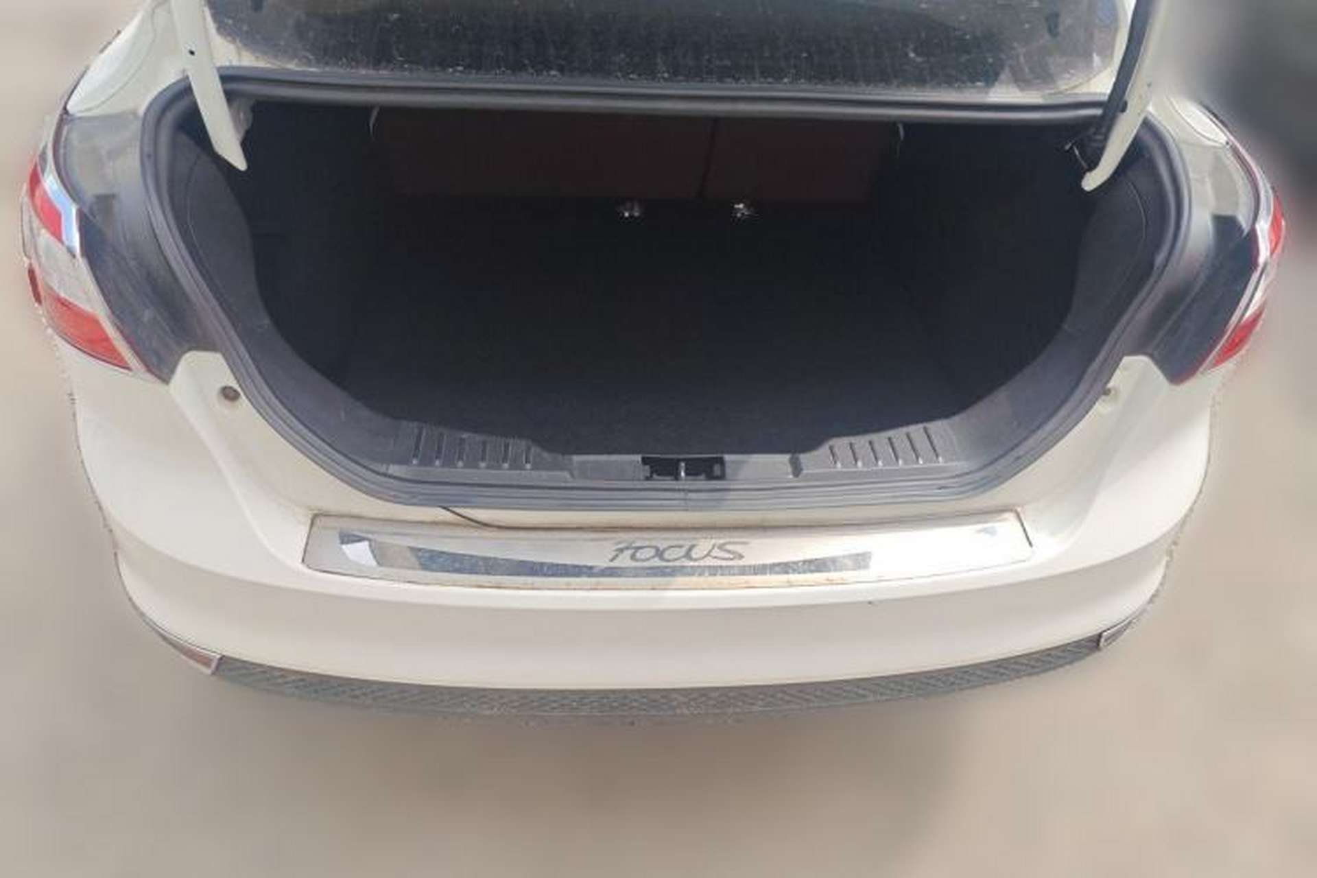 Used Ford Focus 2012 Sedan 1.6L Manual Comfort Model Trunk