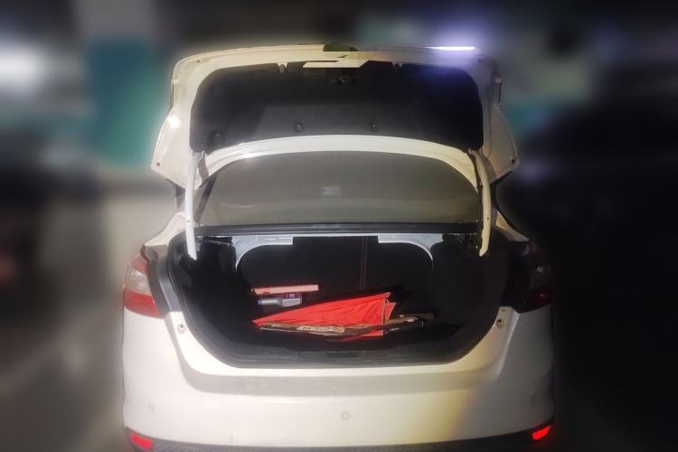 Used Ford Focus 2012 Sedan 1.6L Automatic Fashion Edition Trunk