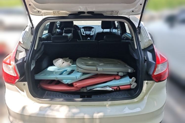 Used Ford Focus 2012 Hatchback 1.6L Automatic Comfort Model Trunk