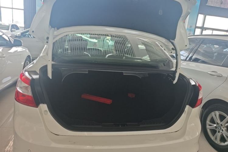 Used Ford Focus 2012 Sedan 1.6L Automatic Fashion Edition Trunk