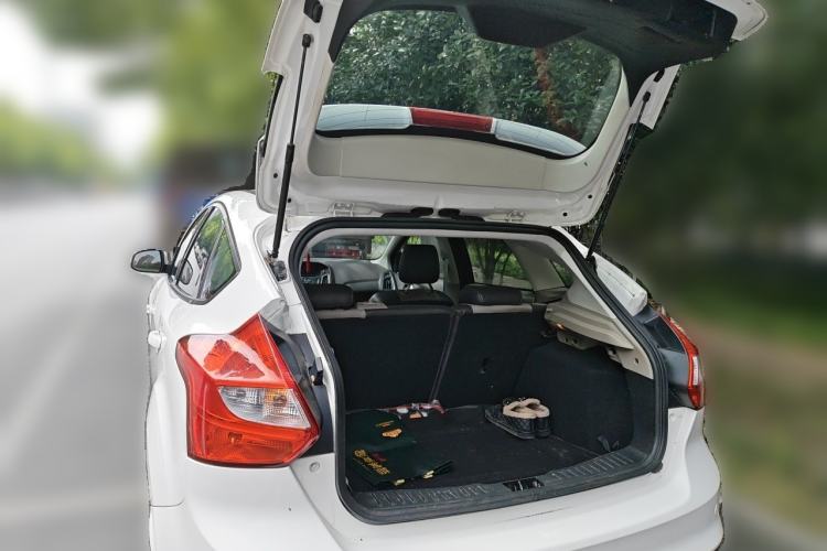 Used Ford Focus 2012 Hatchback 1.6L Automatic Fashion Edition Trunk