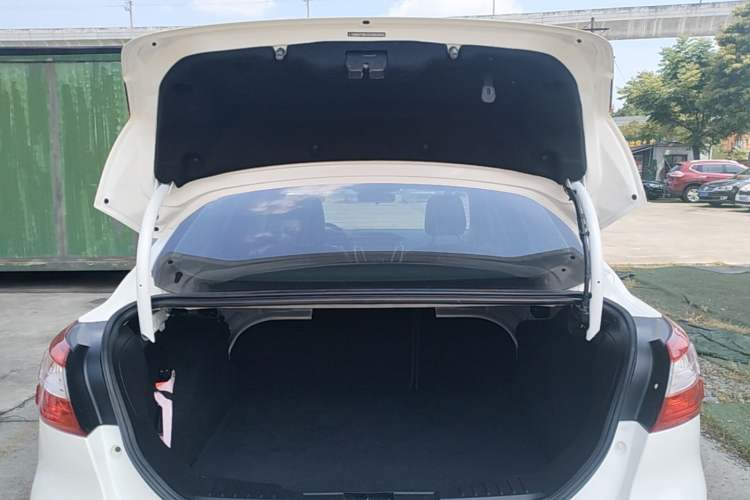 Used Ford Focus 2012 Sedan 1.6L Automatic Fashion Edition Trunk