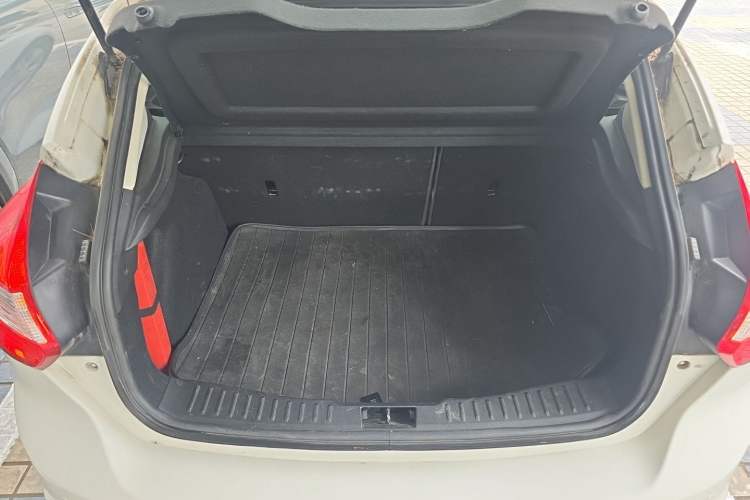 Used Ford Focus 2012 Hatchback 1.6L Automatic Fashion Edition Trunk