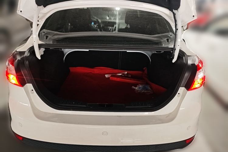 Used Ford Focus 2012 Sedan 1.6L Automatic Fashion Edition Trunk
