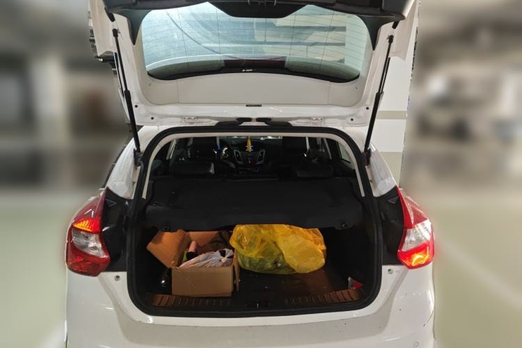 Used Ford Focus 2012 Hatchback 1.6L Automatic Fashion Edition Trunk