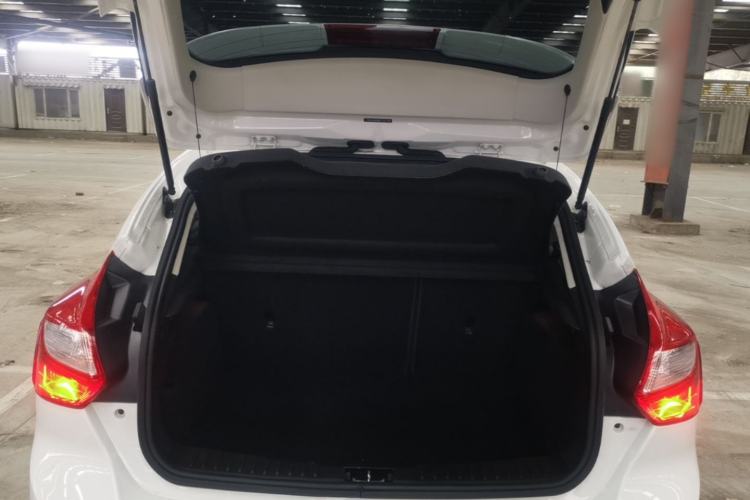 Used Ford Focus 2012 Hatchback 1.6L Automatic Fashion Edition Trunk
