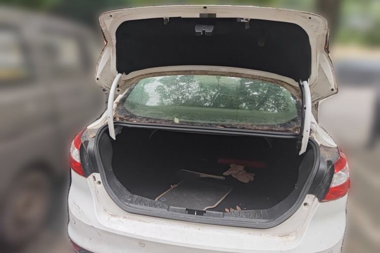 Used Ford Focus 2012 Sedan 1.6L Manual Comfort Model Trunk