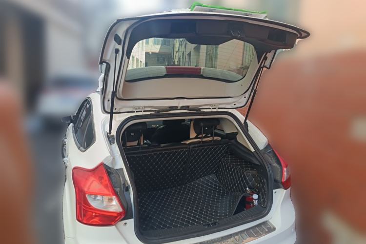 Used Ford Focus 2012 Hatchback 1.6L Automatic Fashion Edition Trunk