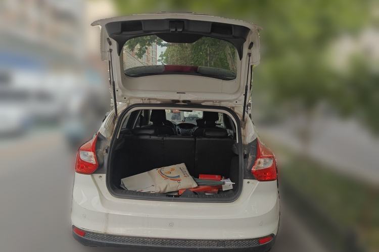 Used Ford Focus 2012 Hatchback 1.6L Automatic Fashion Edition Trunk