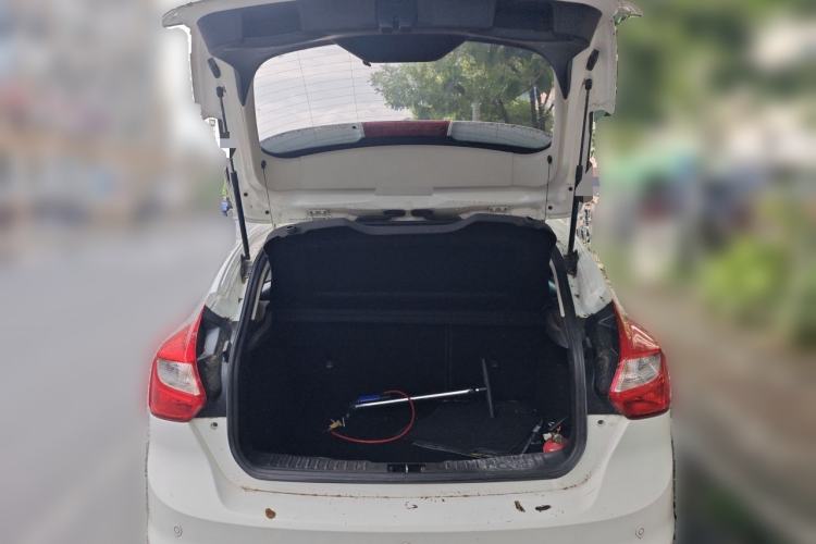 Used Ford Focus 2012 Hatchback 1.6L Manual Fashion Edition Trunk
