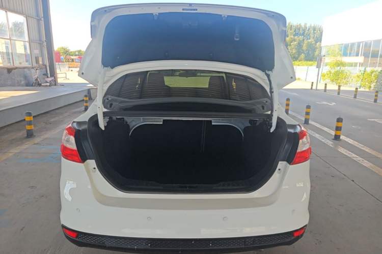 Used Ford Focus 2012 Sedan 1.6L Automatic Comfort Model Trunk