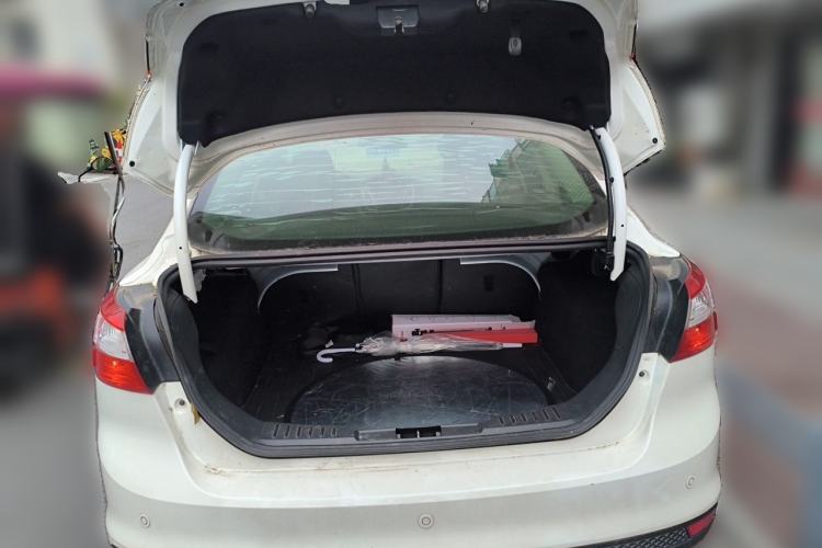Used Ford Focus 2012 Sedan 1.6L Automatic Fashion Edition Trunk