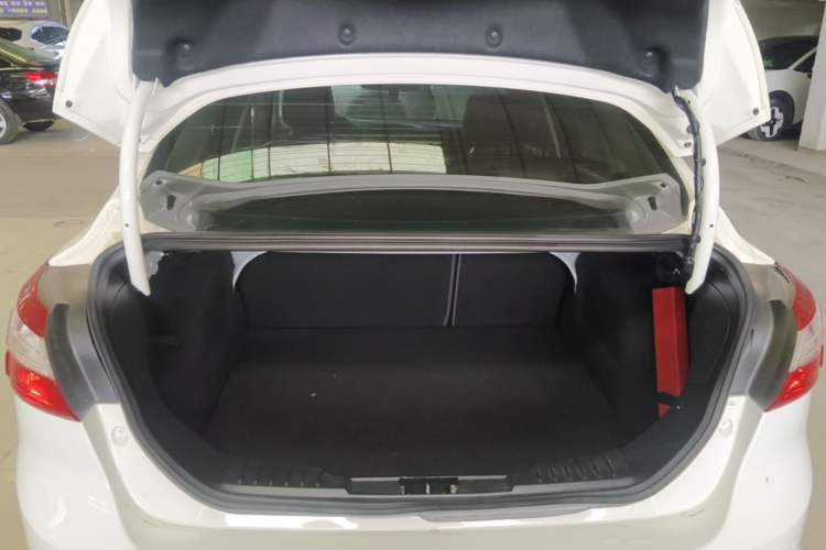 Used Ford Focus 2012 Sedan 1.6L Automatic Fashion Edition Trunk
