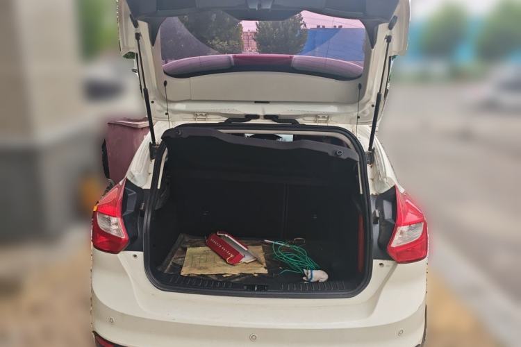 Used Ford Focus 2012 Hatchback 1.6L Automatic Fashion Edition Trunk