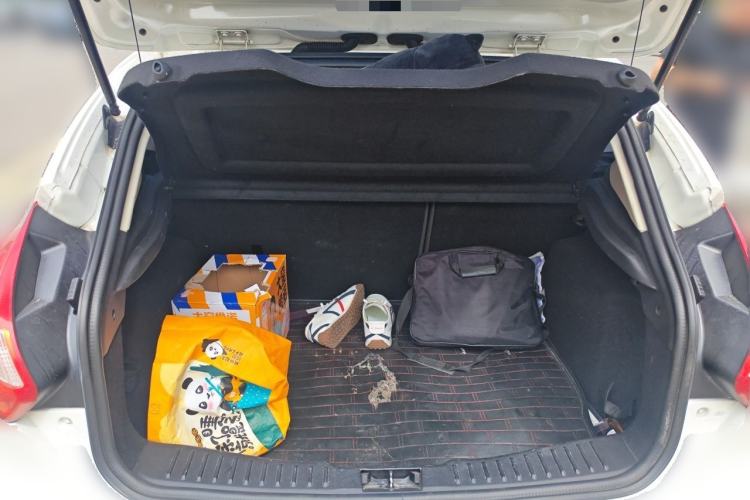 Used Ford Focus 2012 Hatchback 1.6L Automatic Fashion Edition Trunk