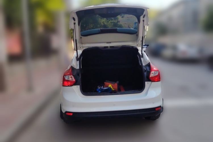 Used Ford Focus 2012 Hatchback 1.6L Automatic Fashion Edition Trunk
