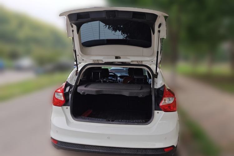 Used Ford Focus 2012 Hatchback 1.6L Automatic Fashion Edition Trunk