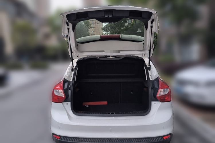 Used Ford Focus 2012 Hatchback 1.6L Automatic Fashion Edition Trunk