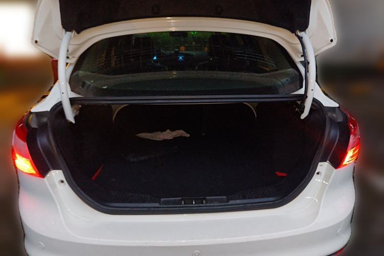 Used Ford Focus 2012 Sedan 1.6L Automatic Fashion Edition Trunk