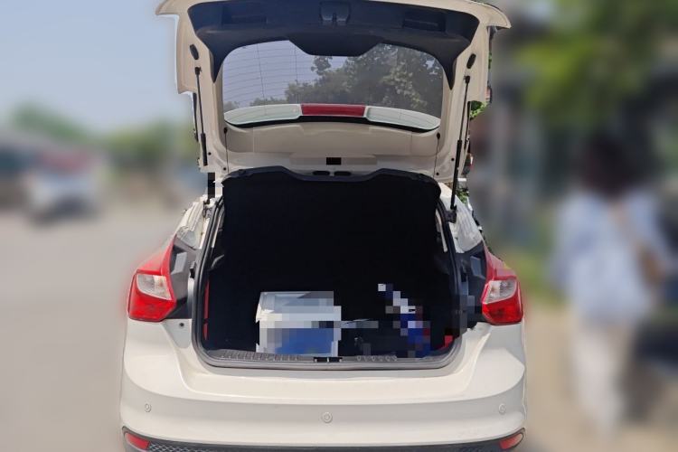 Used Ford Focus 2012 Hatchback 1.6L Automatic Fashion Edition Trunk