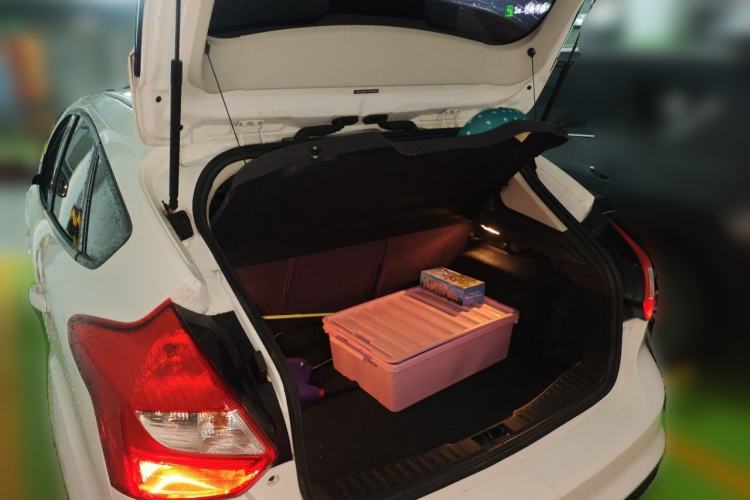 Used Ford Focus 2012 Hatchback 1.6L Automatic Fashion Edition Trunk