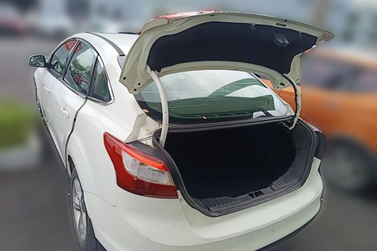 Used Ford Focus 2012 Sedan 1.6L Manual Fashion Edition Trunk