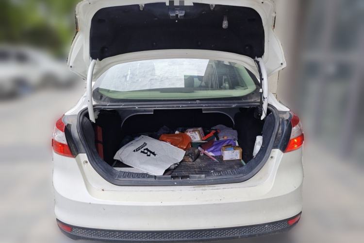 Used Ford Focus 2012 Sedan 1.6L Manual Comfort Model Trunk