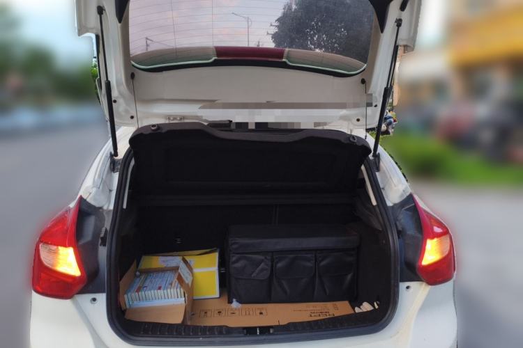 Used Ford Focus 2012 Hatchback 1.6L Automatic Fashion Edition Trunk