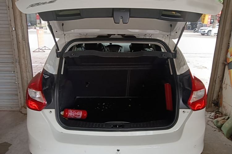 Used Ford Focus 2012 Hatchback 1.6L Automatic Fashion Edition Trunk