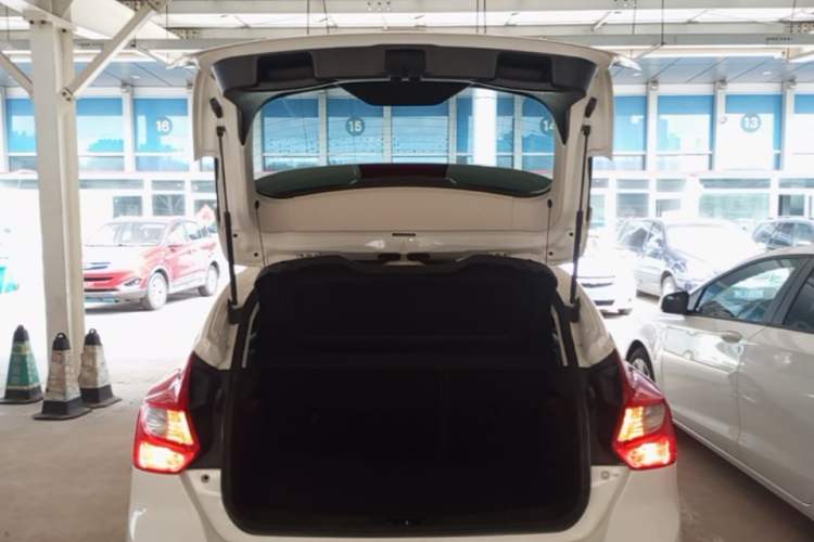 Used Ford Focus 2012 Hatchback 1.6L Automatic Fashion Edition Trunk