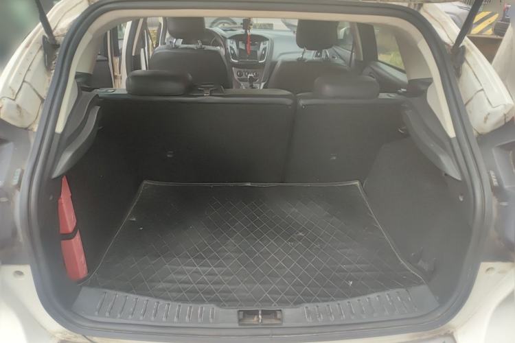 Used Ford Focus 2012 Hatchback 1.6L Manual Comfort Model Trunk