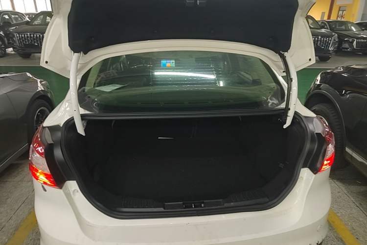 Used Ford Focus 2012 Sedan 1.6L Automatic Fashion Edition Trunk