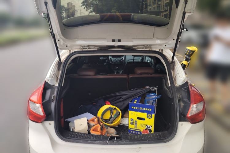 Used Ford Focus 2012 Hatchback 1.6L Manual Comfort Model Trunk
