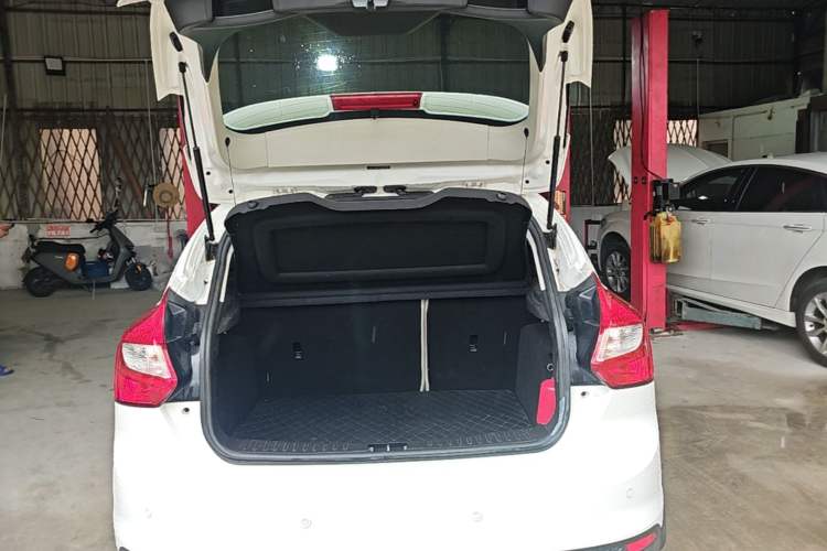 Used Ford Focus 2012 Hatchback 1.6L Automatic Comfort Model Trunk