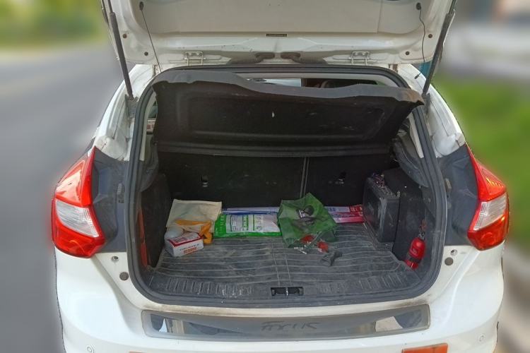Used Ford Focus 2012 Hatchback 1.6L Automatic Fashion Edition Trunk